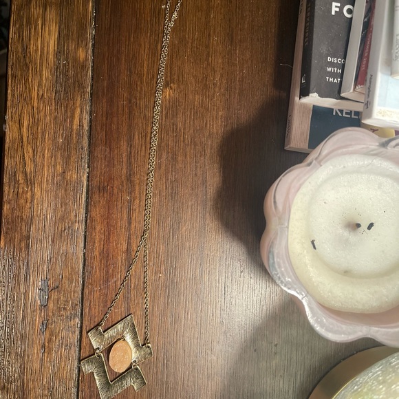 Sale‼️Long Gold Tone Fashion Necklace- EUC - Picture 7 of 7